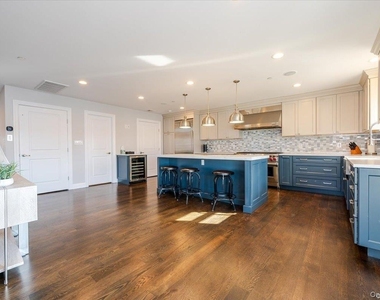 206 Grand Boulevard - Photo Thumbnail 4