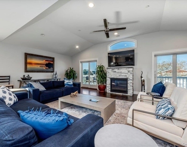 206 Grand Boulevard - Photo Thumbnail 1