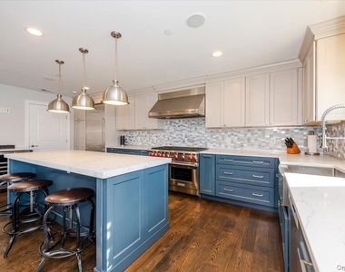 206 Grand Boulevard - Photo Thumbnail 6