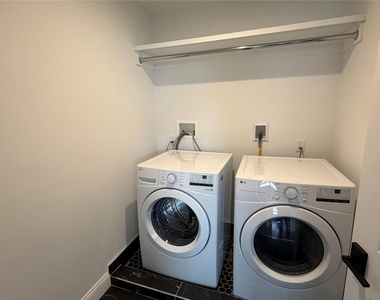 172 Lakeview Avenue - Photo Thumbnail 7