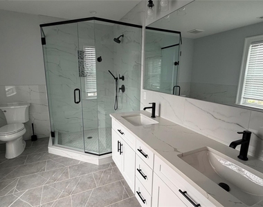 172 Lakeview Avenue - Photo Thumbnail 10