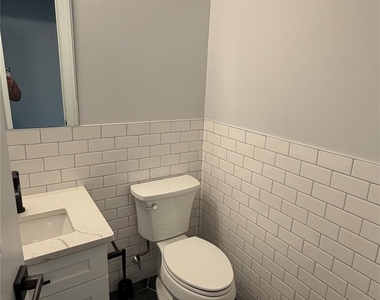 172 Lakeview Avenue - Photo Thumbnail 13