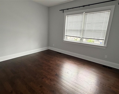 172 Lakeview Avenue - Photo Thumbnail 14