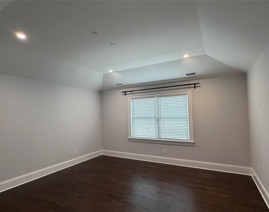 172 Lakeview Avenue - Photo Thumbnail 9