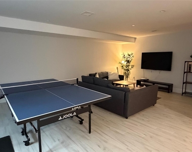 172 Lakeview Avenue - Photo Thumbnail 5