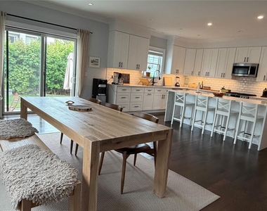172 Lakeview Avenue - Photo Thumbnail 3
