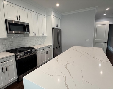 172 Lakeview Avenue - Photo Thumbnail 8