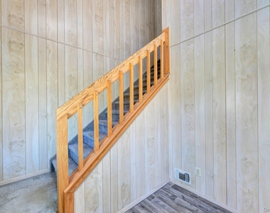 367 Seabreeze Court - Photo Thumbnail 2
