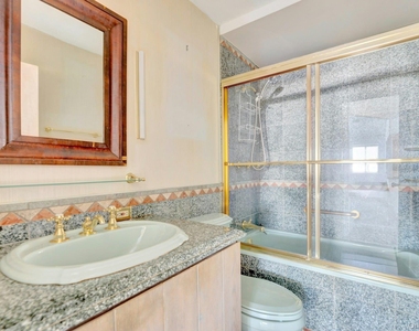 367 Seabreeze Court - Photo Thumbnail 14