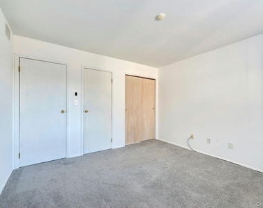 367 Seabreeze Court - Photo Thumbnail 16