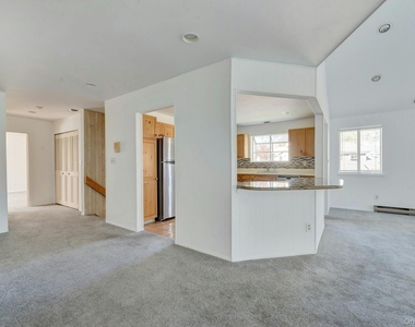 367 Seabreeze Court - Photo Thumbnail 17