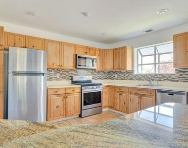 367 Seabreeze Court - Photo Thumbnail 5
