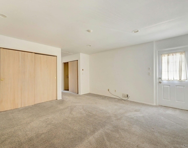 367 Seabreeze Court - Photo Thumbnail 13
