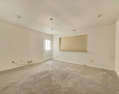 367 Seabreeze Court - Photo Thumbnail 12