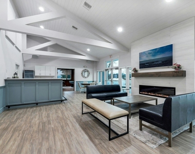367 Seabreeze Court - Photo Thumbnail 25
