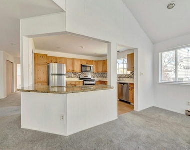 367 Seabreeze Court - Photo Thumbnail 11