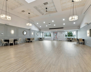 367 Seabreeze Court - Photo Thumbnail 24
