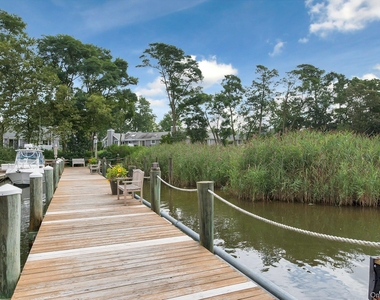 367 Seabreeze Court - Photo Thumbnail 32