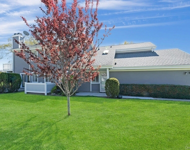 367 Seabreeze Court - Photo Thumbnail 1