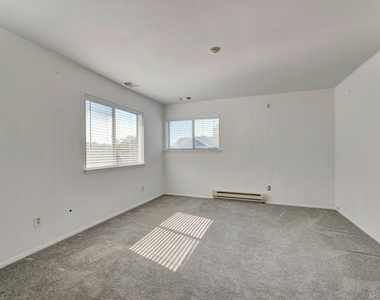 367 Seabreeze Court - Photo Thumbnail 18