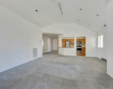 367 Seabreeze Court - Photo Thumbnail 10