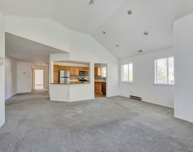 367 Seabreeze Court - Photo Thumbnail 9