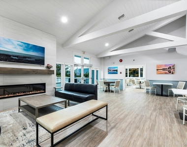 367 Seabreeze Court - Photo Thumbnail 26