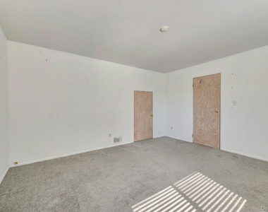 367 Seabreeze Court - Photo Thumbnail 19