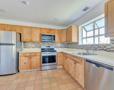 367 Seabreeze Court - Photo Thumbnail 6