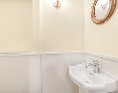 25 Whittier Road - Photo Thumbnail 11