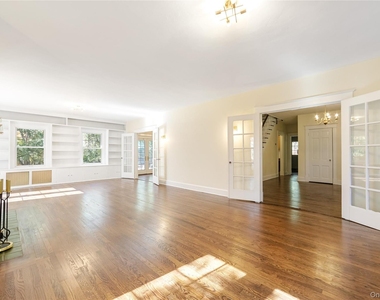 25 Whittier Road - Photo Thumbnail 9