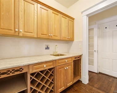 25 Whittier Road - Photo Thumbnail 14