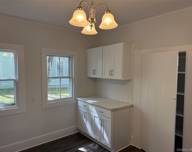 805 Main Street - Photo Thumbnail 15