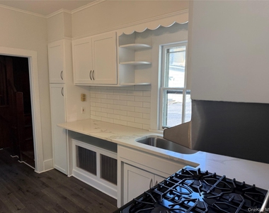 805 Main Street - Photo Thumbnail 14