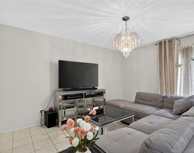 36 Wimbledon Drive - Photo Thumbnail 3