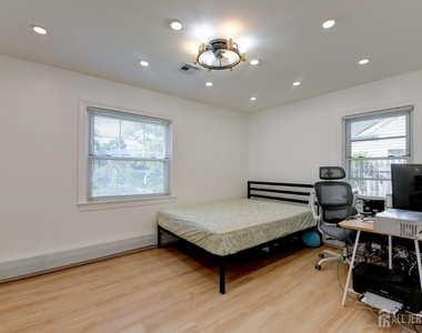 50 Chestnut St Street - Photo Thumbnail 14