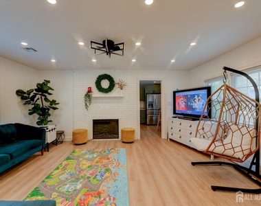 50 Chestnut St Street - Photo Thumbnail 3