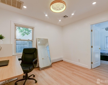 50 Chestnut St Street - Photo Thumbnail 17