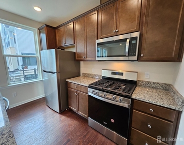 605 Parker Boulevard - Photo Thumbnail 6