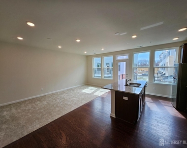 605 Parker Boulevard - Photo Thumbnail 2