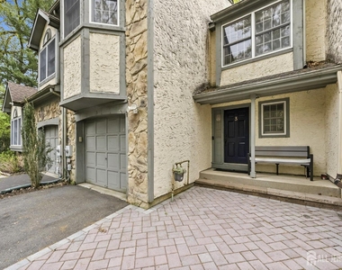 3 Dorchester Drive - Photo Thumbnail 2
