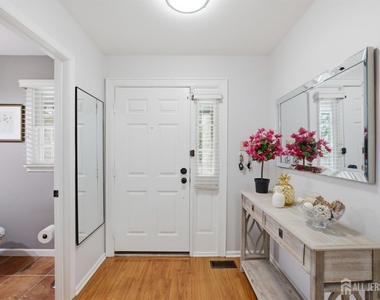 3 Dorchester Drive - Photo Thumbnail 7