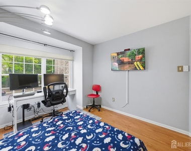3 Dorchester Drive - Photo Thumbnail 41