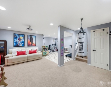 3 Dorchester Drive - Photo Thumbnail 25