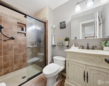 3 Dorchester Drive - Photo Thumbnail 48
