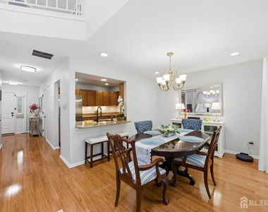 3 Dorchester Drive - Photo Thumbnail 15