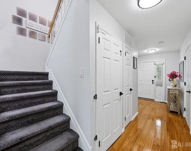 3 Dorchester Drive - Photo Thumbnail 8