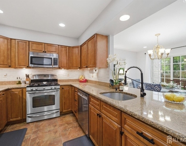 3 Dorchester Drive - Photo Thumbnail 12