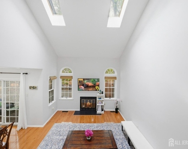3 Dorchester Drive - Photo Thumbnail 24