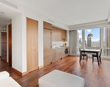 400 5th Avenue - Photo Thumbnail 3
